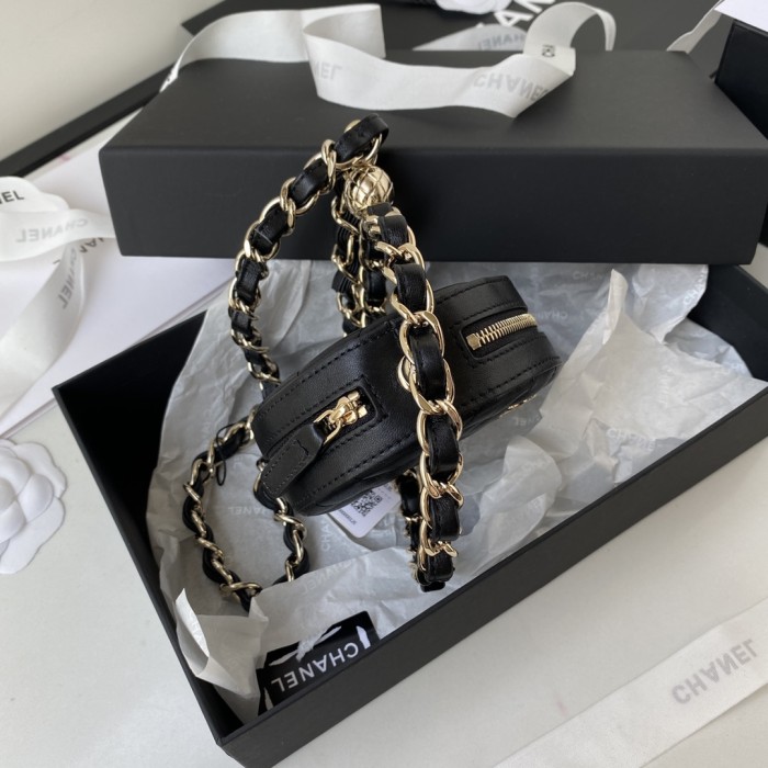  Handbag  Chanel  AP2568 size 17X14x2.4 cm