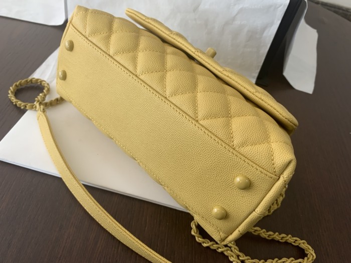  Handbag Chanel  size 13cmx19cmx9 cm