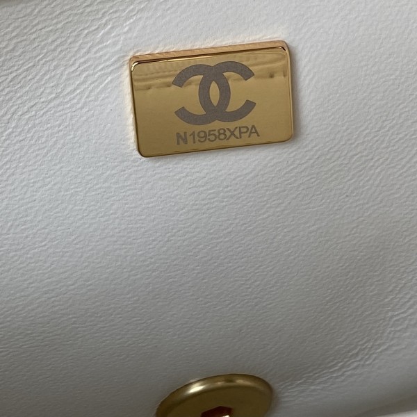  Handbag  Chanel AS1792 size  19 cm