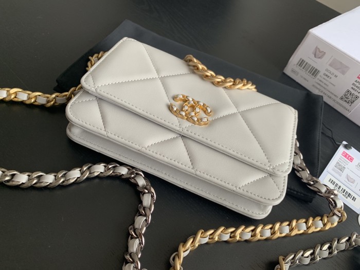 Handbag  Chanel 0957 size 19 cm 