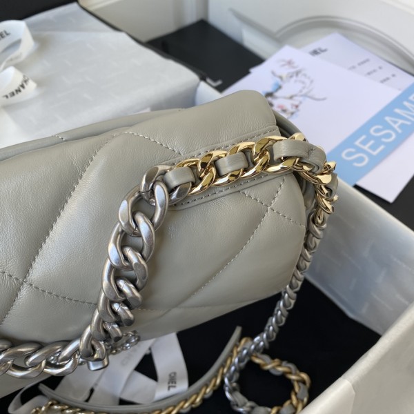  Handbag  Chanel size 26 cm