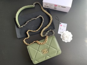  Handbag  Chanel 0957 size 19 cm 