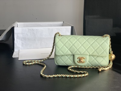  Handbag  Chanel size 17 cm 