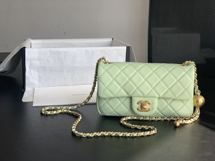  Handbag  Chanel size 17 cm 