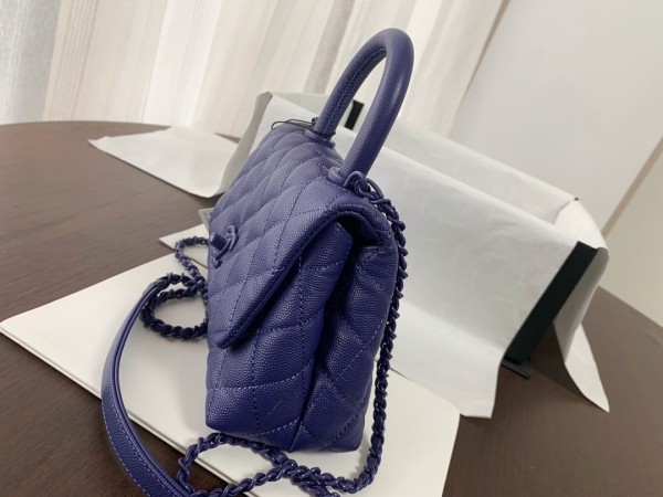  Handbag  Chanel  size  13cmx19cmx9 cm