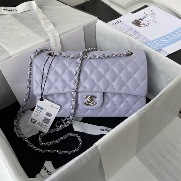  Handbag  Chanel A01112 size  15.5x25.5x6.5 cm
