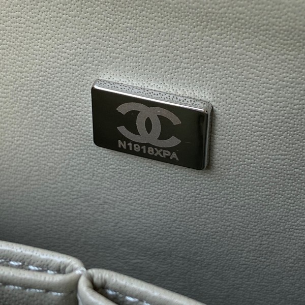  Handbag  Chanel  A01112 size 15.5x25.5x6.5 cm