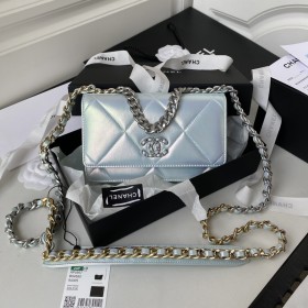  Handbag  Chanel size 19 cm