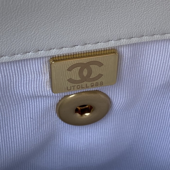  Handbag  Chanel AS3011 size 21x13x7 cm