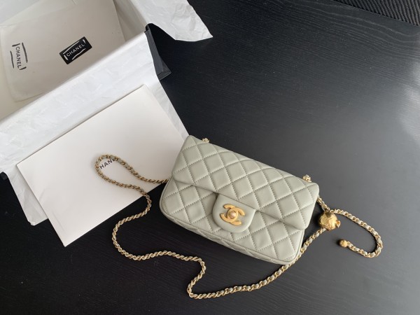  Handbag  Chanel size 20 cm