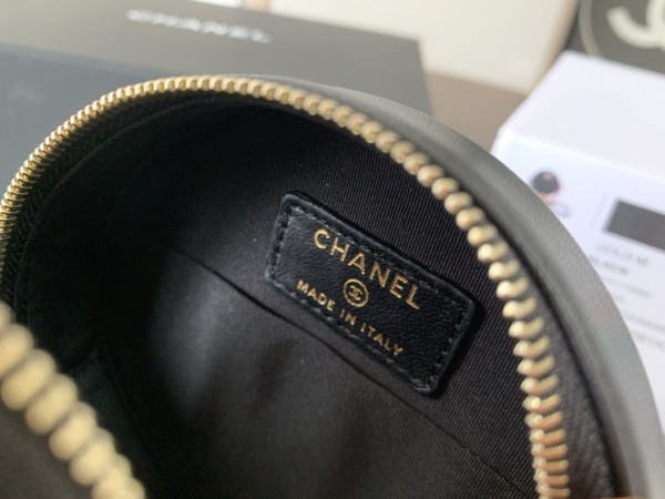Handbag Chanel 2055 size 12cmx12cmx4.5 cm