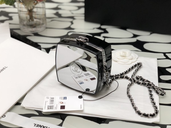  Handbag  Chanel  size  12.7*12.7*7.6 cm