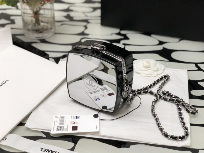  Handbag  Chanel  size  12.7*12.7*7.6 cm