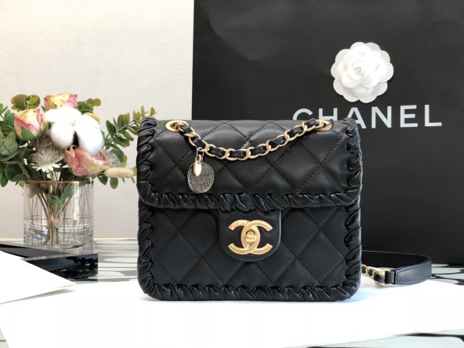  Handbag  Chanel  99120 size 15*19*6  cm