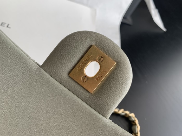  Handbag  Chanel size 17 cm 