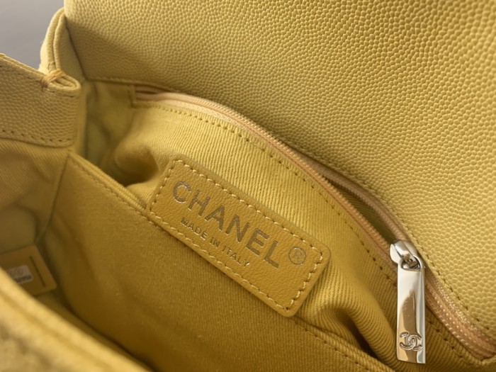  Handbag Chanel  size 13cmx19cmx9 cm