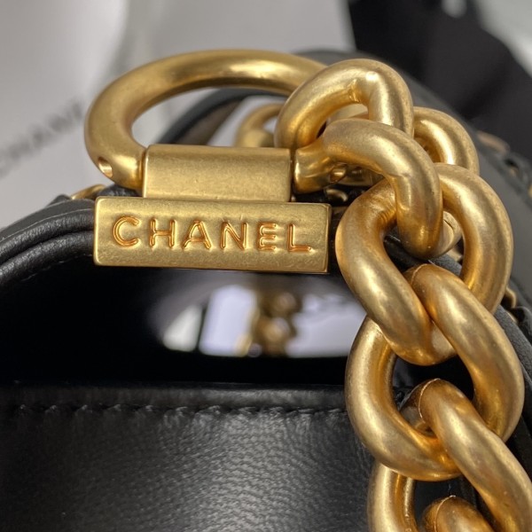  Handbag  Chanel size  20/25 cm