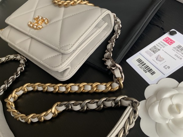 Handbag  Chanel 0957 size 19 cm 