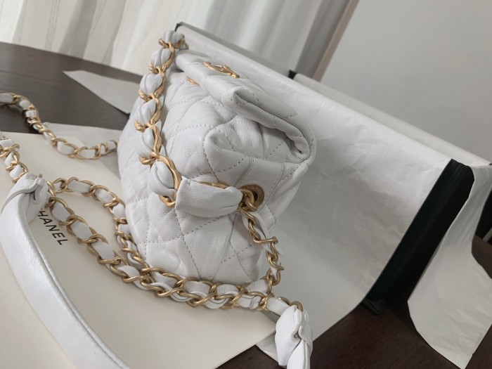  Handbag  Chanel 2479  size 19cmx13cmx7 cm 