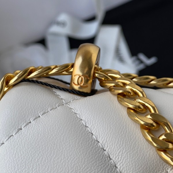  Handbag  Chanel AS1792 size  19 cm