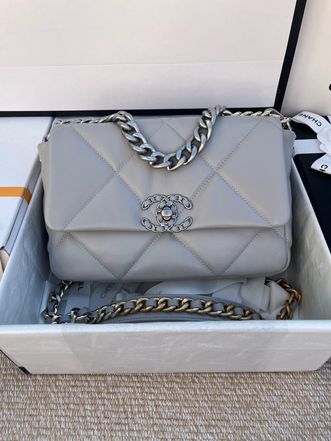  Handbag  Chanel  size 26cm／30 cm