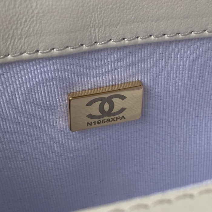  Handbag  Chanel size 20/25 cm