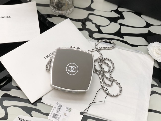  Handbag  Chanel size 12.7*12.7*7.6* cm