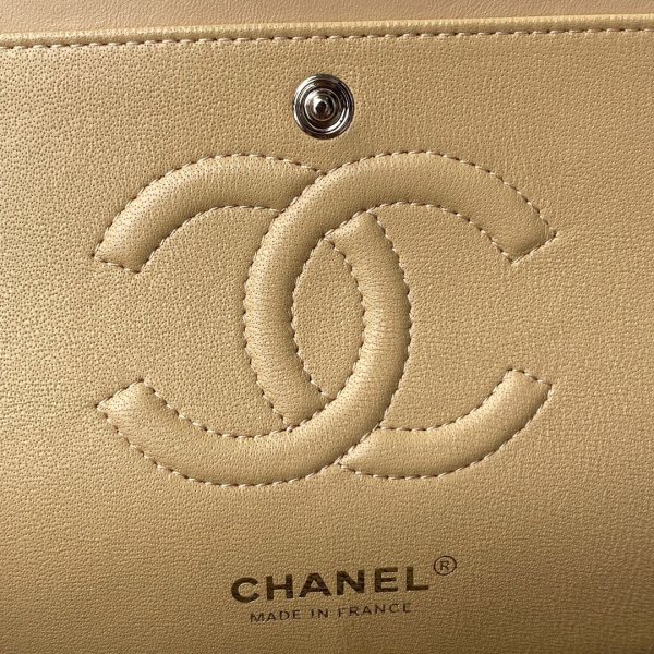  Handbag  Chanel A01112  size 15.5x25.5x6.5 cm