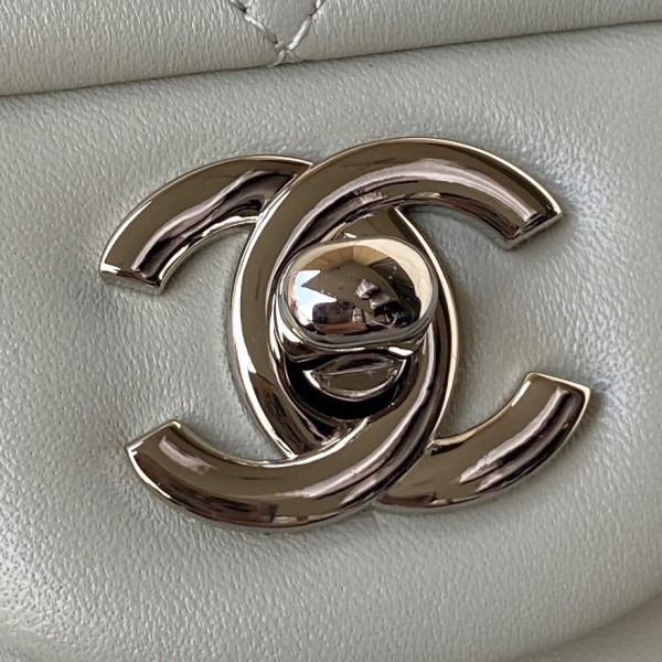  Handbag  Chanel  A01112 size 15.5x25.5x6.5 cm