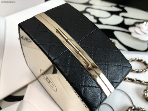  Handbag Chanel size 12.7*12.7*7.6* cm 