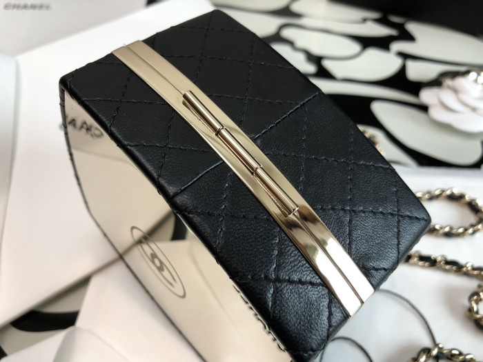  Handbag Chanel size 12.7*12.7*7.6* cm 