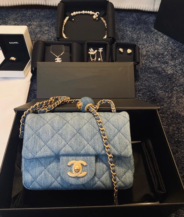  Handbag Chanel size  20 cm