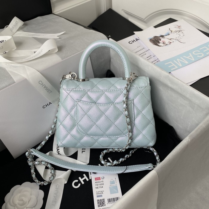  Handbag  Chanel size 13×19×9 cm