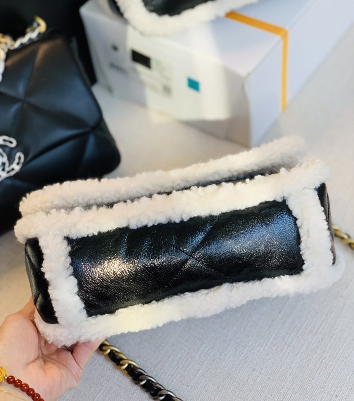 Handbag  Chanel  As1160 size 26×16×9 cm