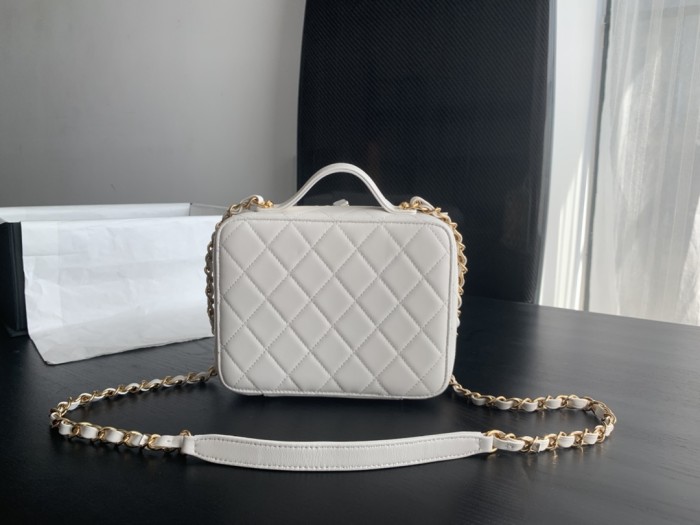  Handbag  Chanel 2900 size  20cmx19cmx9 cm
