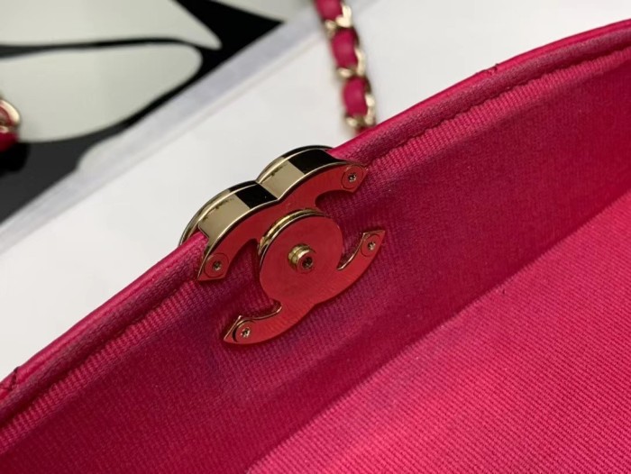  Handbag  Chanel size 17×14×8 cm