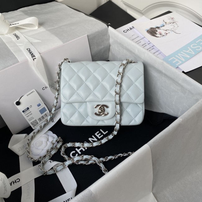 Handbag  Chanel  size 17 cm