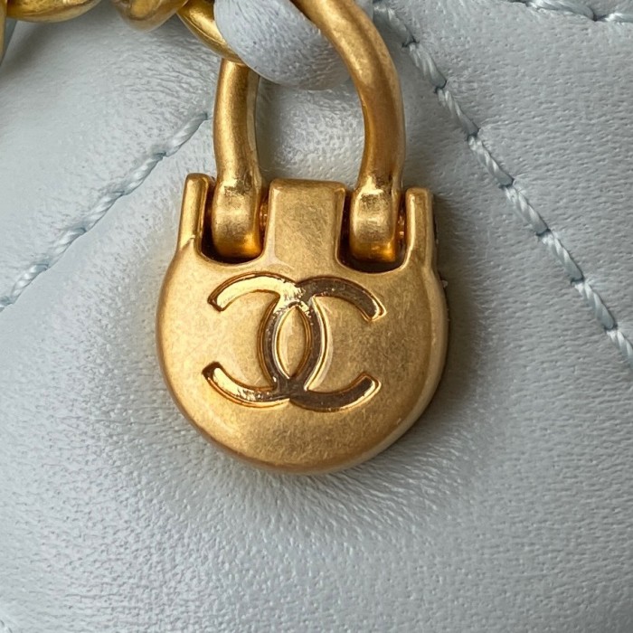 Handbag  Chanel AS2855  size 19x13x6 cm