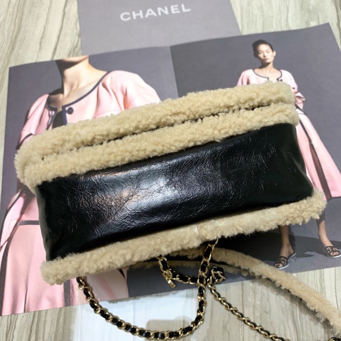  Handbag  Chanel AS0321 size 18 13 8 cm