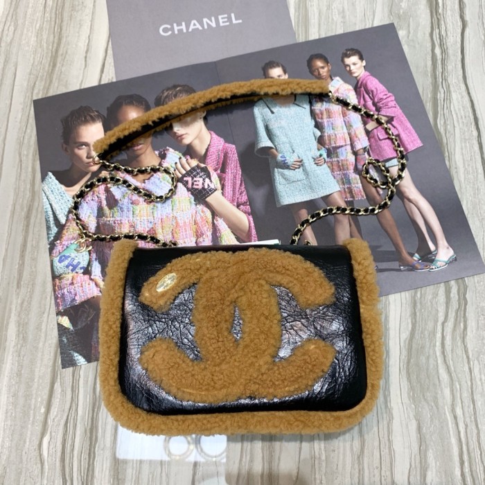  Handbag  Chanel AS0321 size  18 13 8 cm