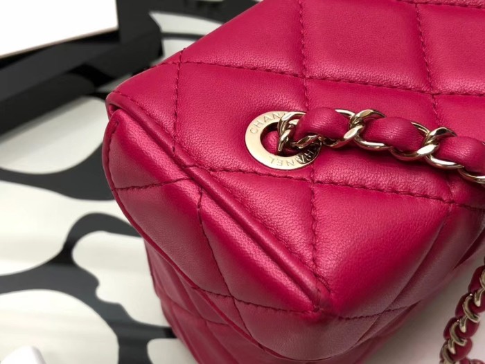  Handbag  Chanel size 17×14×8 cm