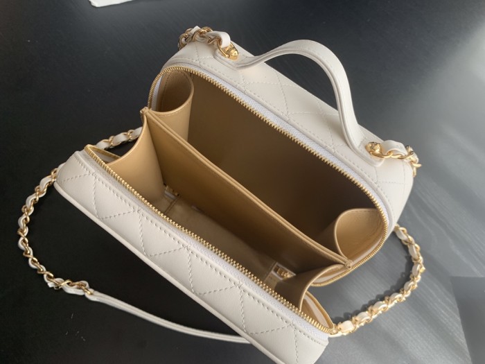  Handbag  Chanel 2900 size  20cmx19cmx9 cm