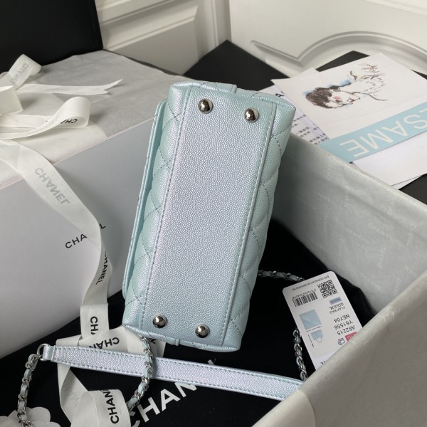  Handbag  Chanel size 13×19×9 cm