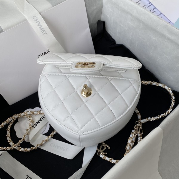  Handbag  Chanel AS2927 size 17×15×6 cm