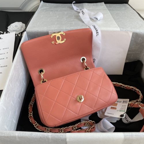 Handbag  Chanel  size 19 cm