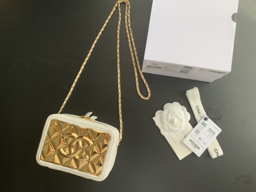  Handbag  Chanel  2389 size 14cmx10cmx6.5 cm