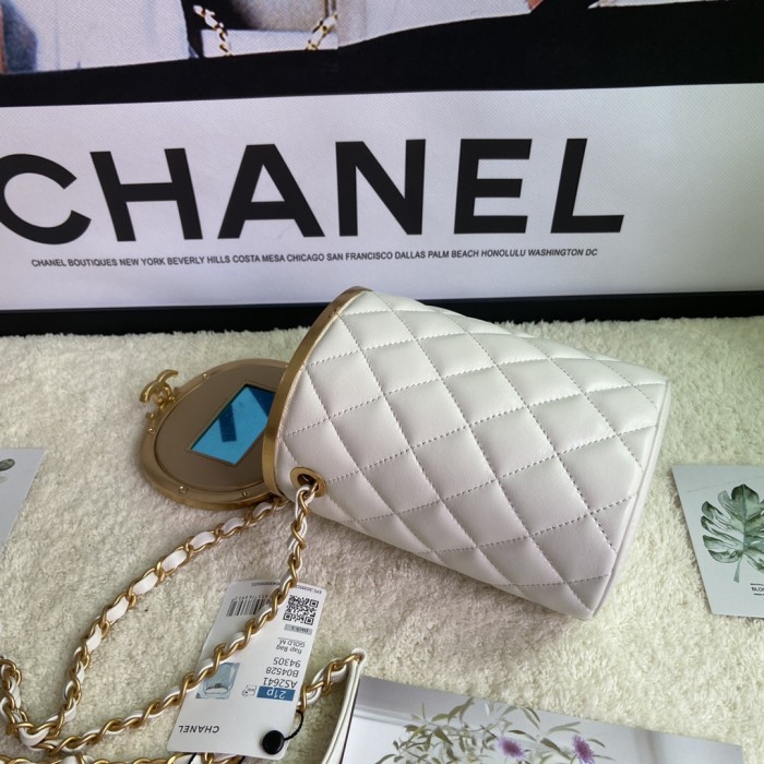 Handbag  Chanel AS2641 size 16x12x10 cm