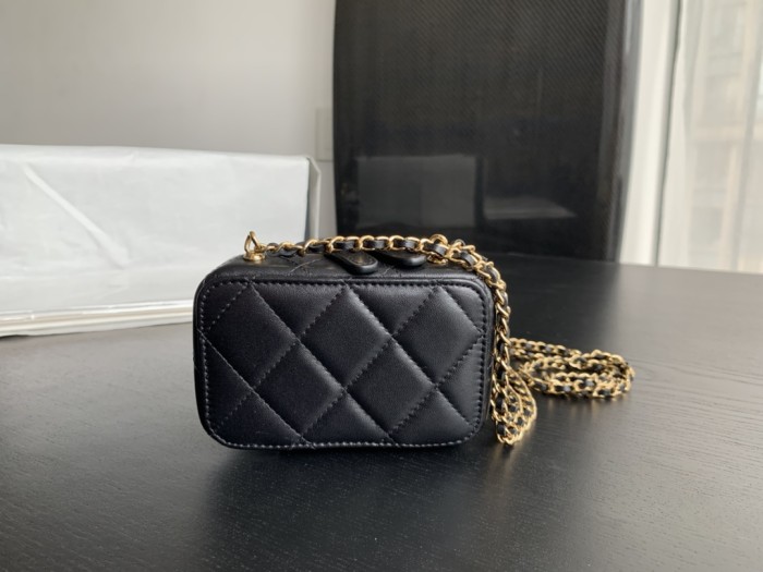 Handbag  Chanel 2387  size  7cmx10.5cmx4.3 cm 