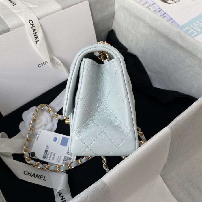 Handbag  Chanel  size 17 cm