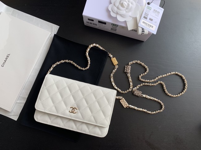  Handbag   Chanel AP2400 size 19 cm 